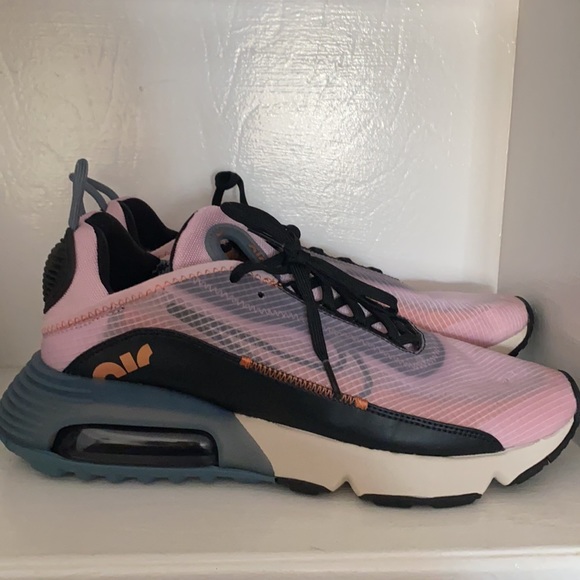 NIKE WMNS AIR MAX 2090 LIGHT ARCTIC PINK BLACK - Picture 10 of 12